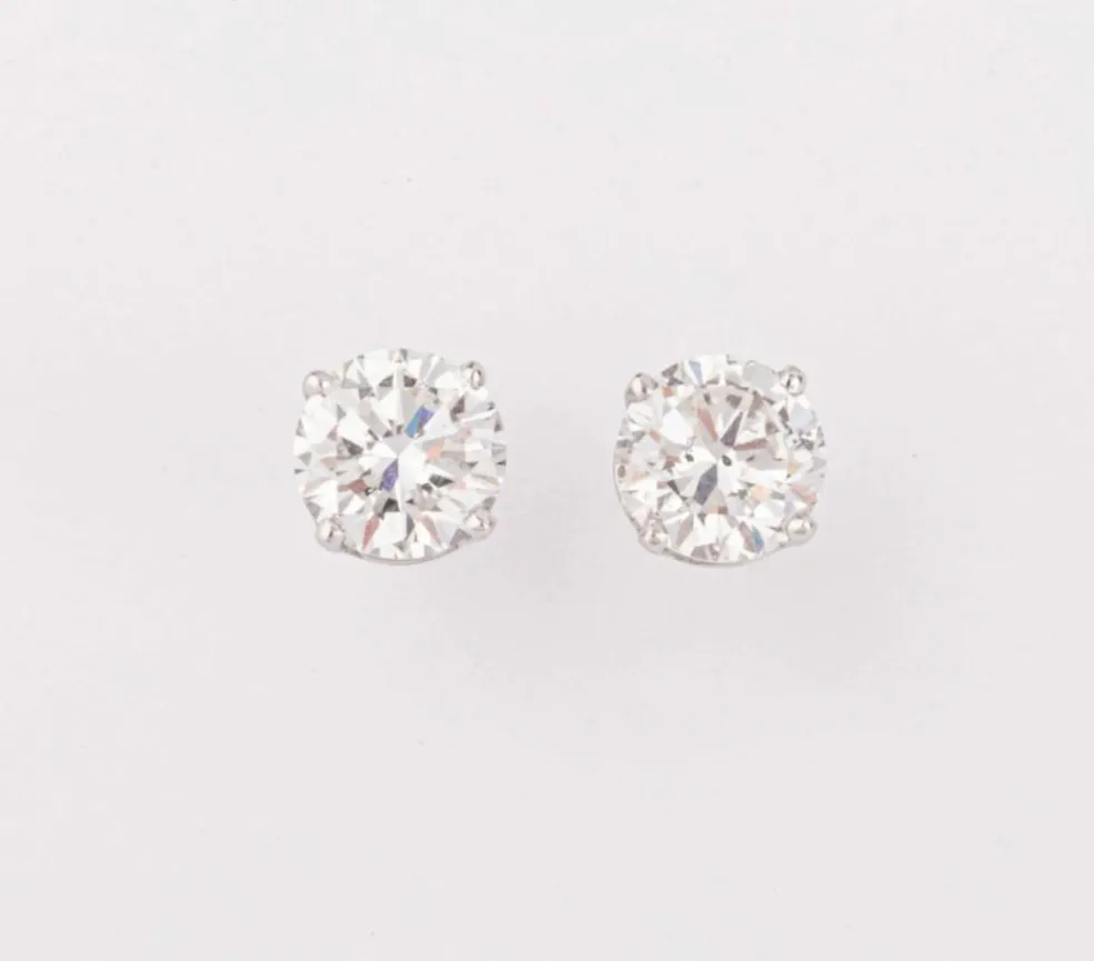 Paire de puces diamant sur or gris 4 griffes