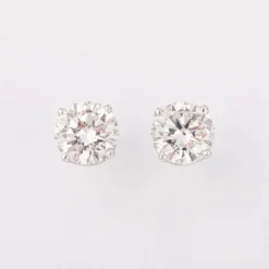 Paire de puces diamant sur or gris 4 griffes
