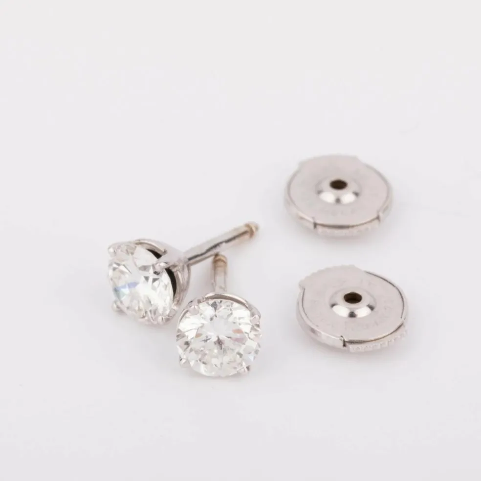 Paire de puces diamant sur or gris 4 griffes