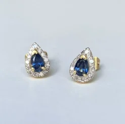 Paire de puces d'oreilles en or gris et jaune saphirs et diamants