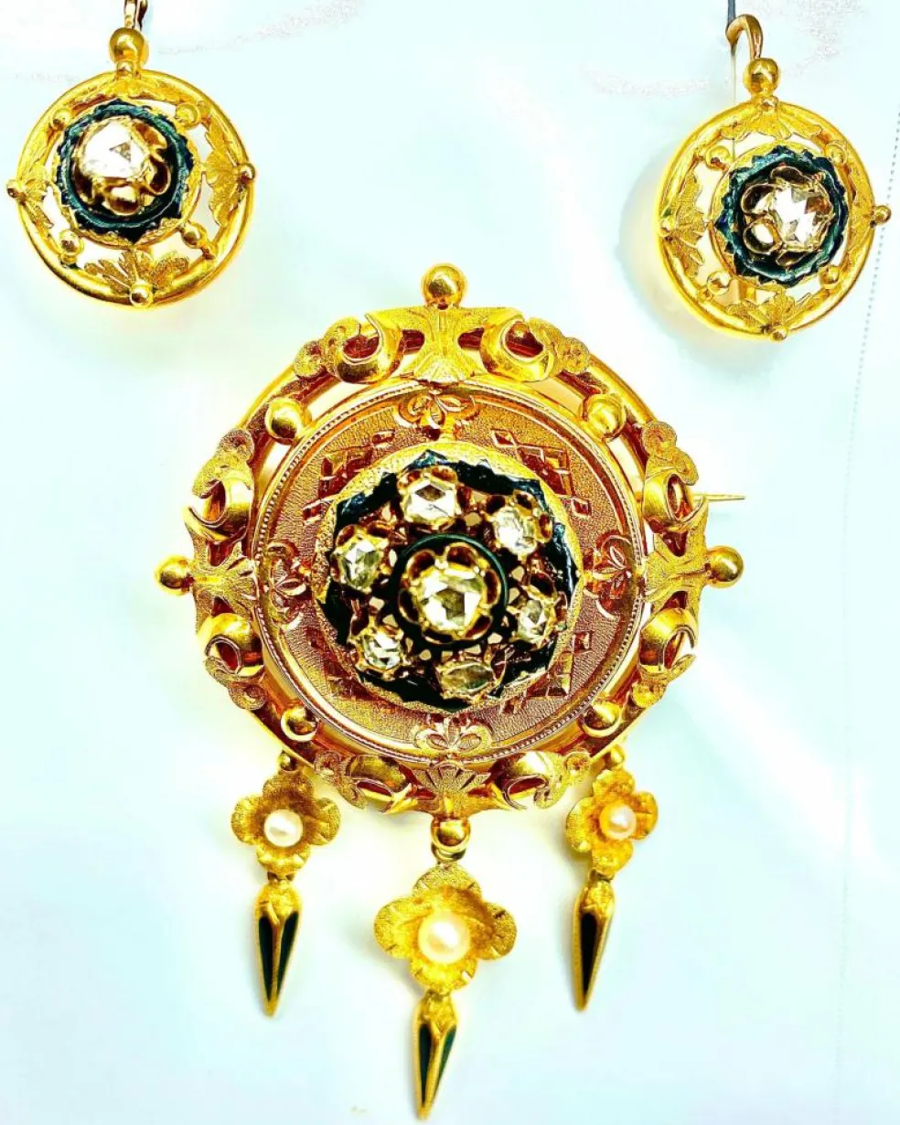 Parure : broche et boucles d’oreilles Email Diamants Perles