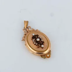 Parure en or jaune, perles