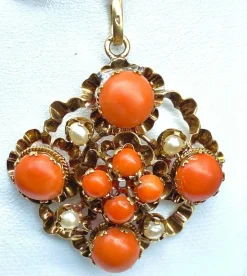 Parure Napoléon III - pendentif et boucles d’oreilles or, jaune, corail et perles fines
