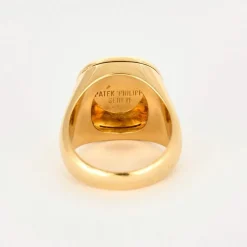 PATEK PHILIPPE - Ellipse - Chevalière or jaune et émail miroir