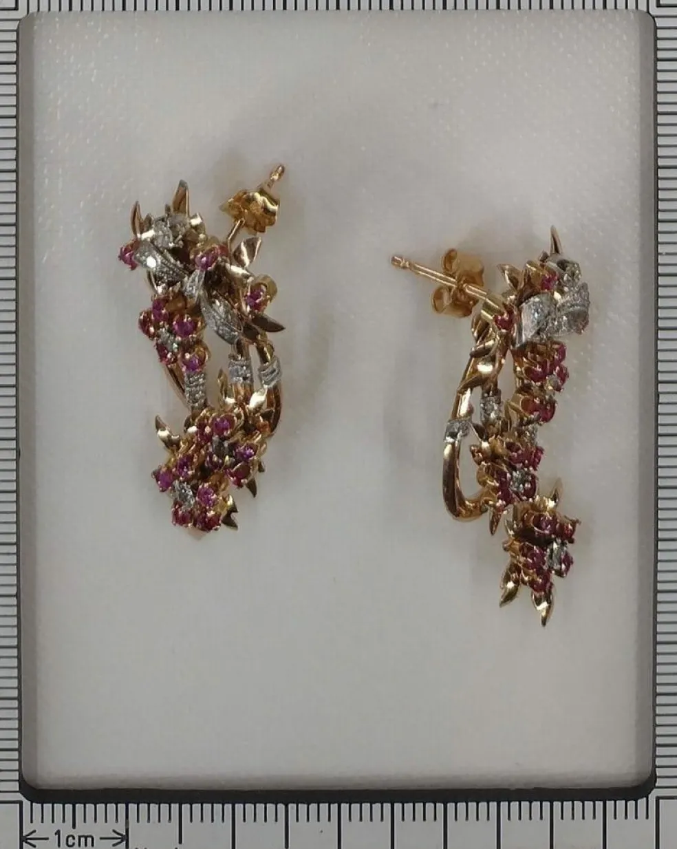 Pendantes, diamants et rubis