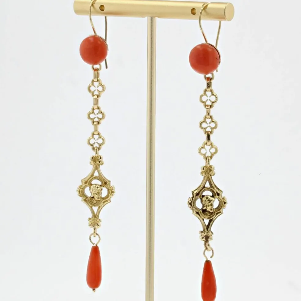 Pendants d'oreilles anciens corail et or