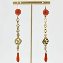Pendants d'oreilles anciens corail et or