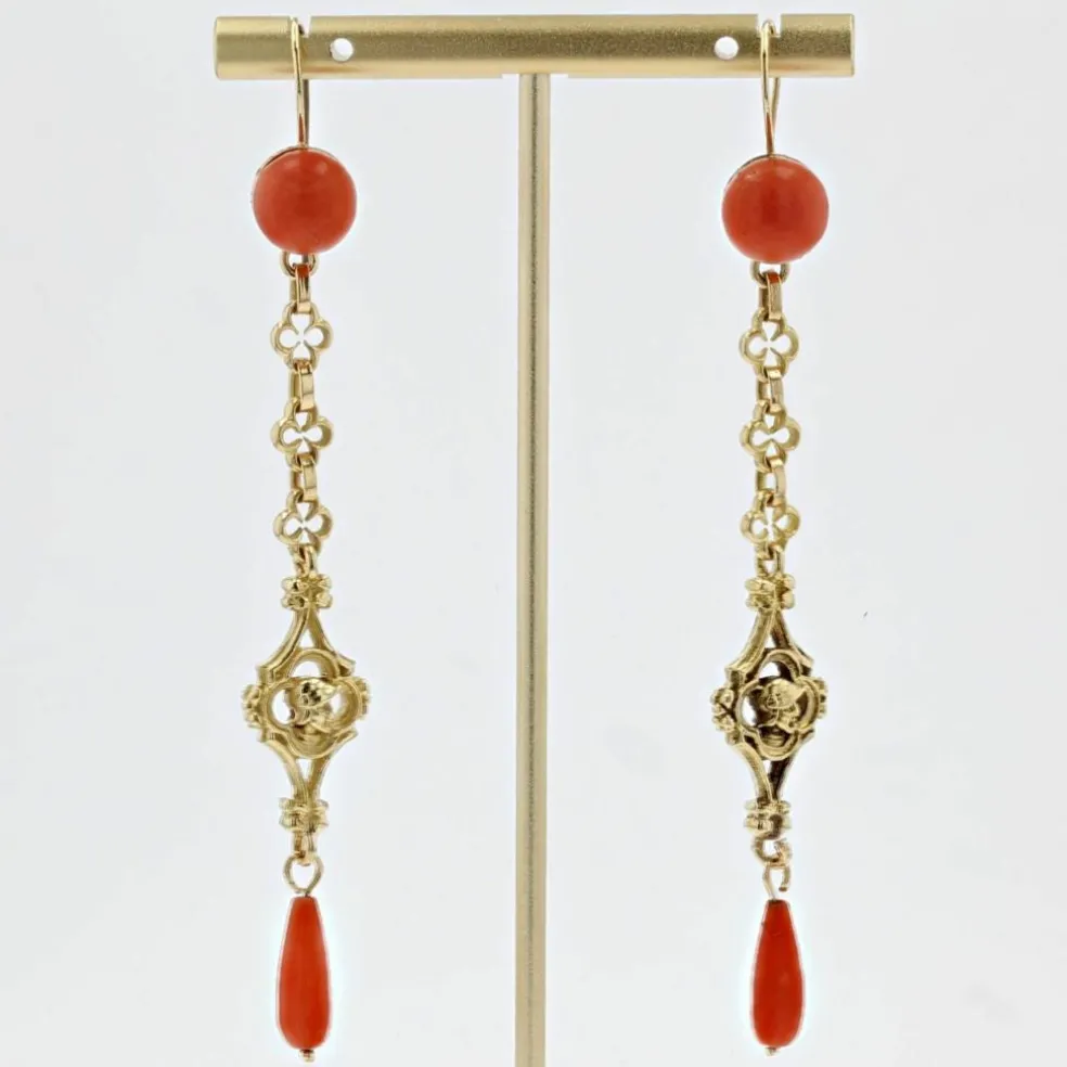 Pendants d'oreilles anciens corail et or