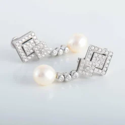 Pendants d'oreilles diamants et perle