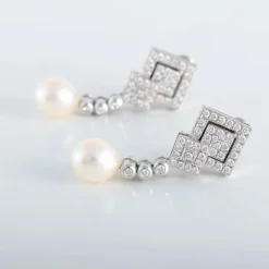 Pendants d'oreilles diamants et perle