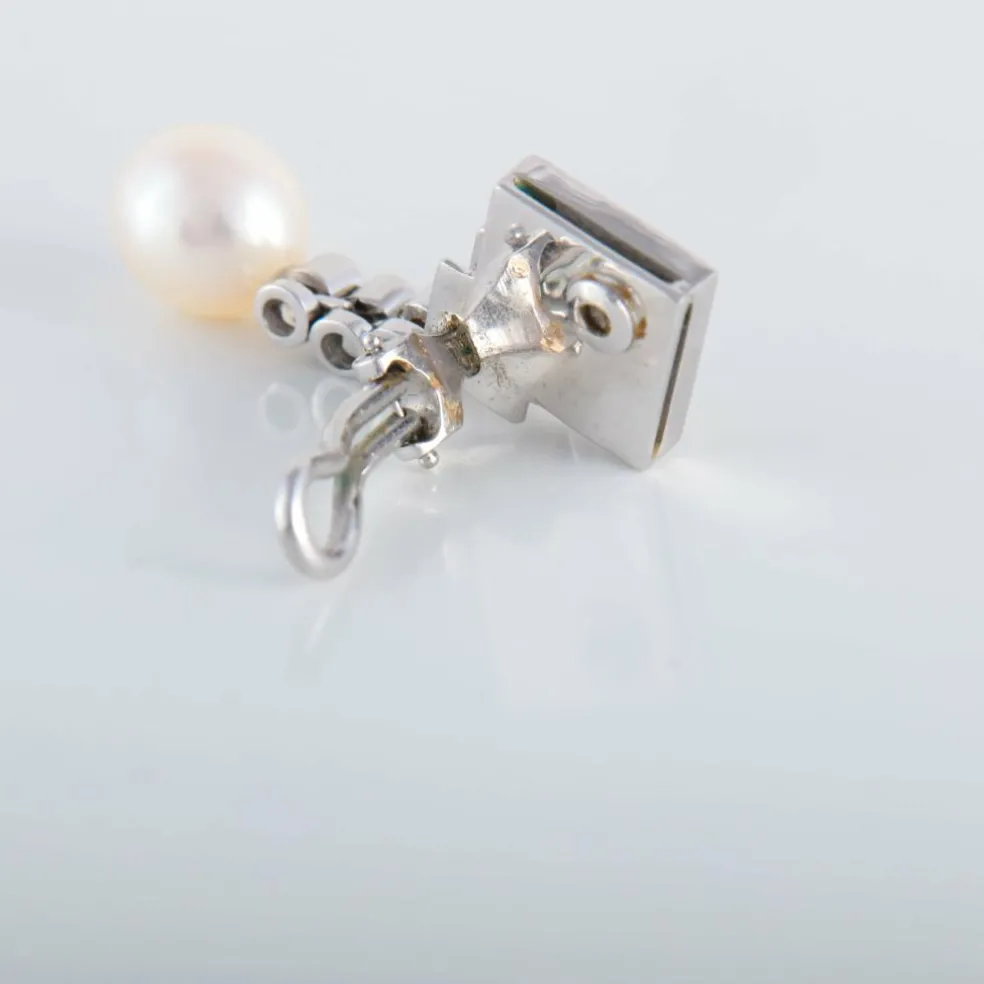 Pendants d'oreilles diamants et perle