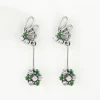 Pendants d'oreilles, emeraudes et diamants, or gris.