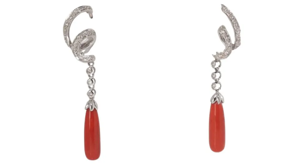 Pendants d'oreilles en or blanc, diamants et corail