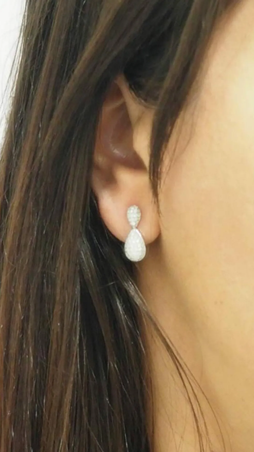 Pendants d'oreilles en or blanc et diamants