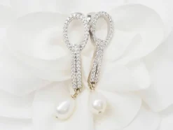 Pendants d'oreilles en or blanc, diamants et perles de culture