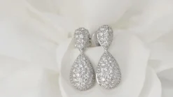 Pendants d'oreilles en or blanc et diamants
