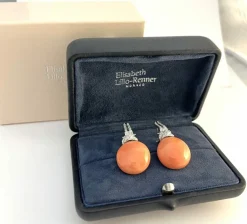 Pendants d'oreilles or, corail et brillants