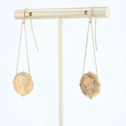 Pendants d'oreilles or jaune et médailles