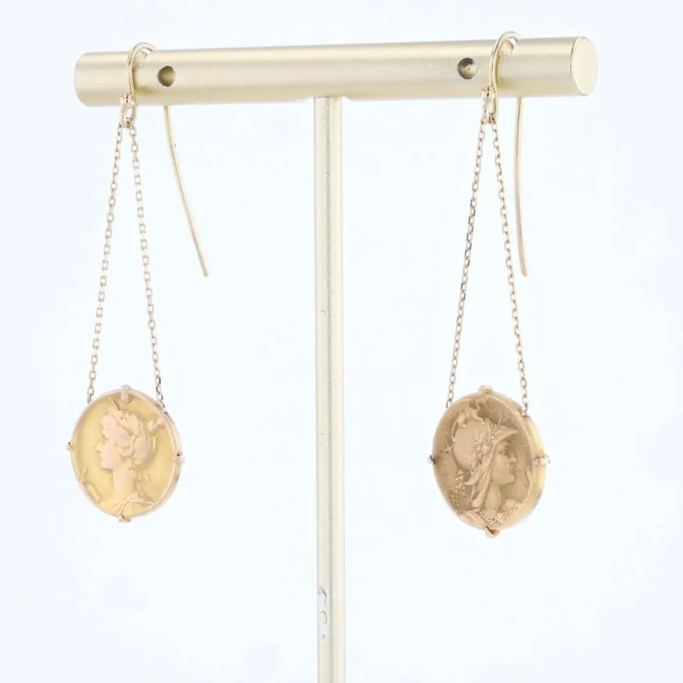 Pendants d'oreilles or jaune et médailles