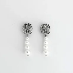 Pendants d'oreilles perles et diamants sur or gris