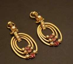 Pendants d'Oreilles Rubis Et Perles Fines, Or 18 Carats