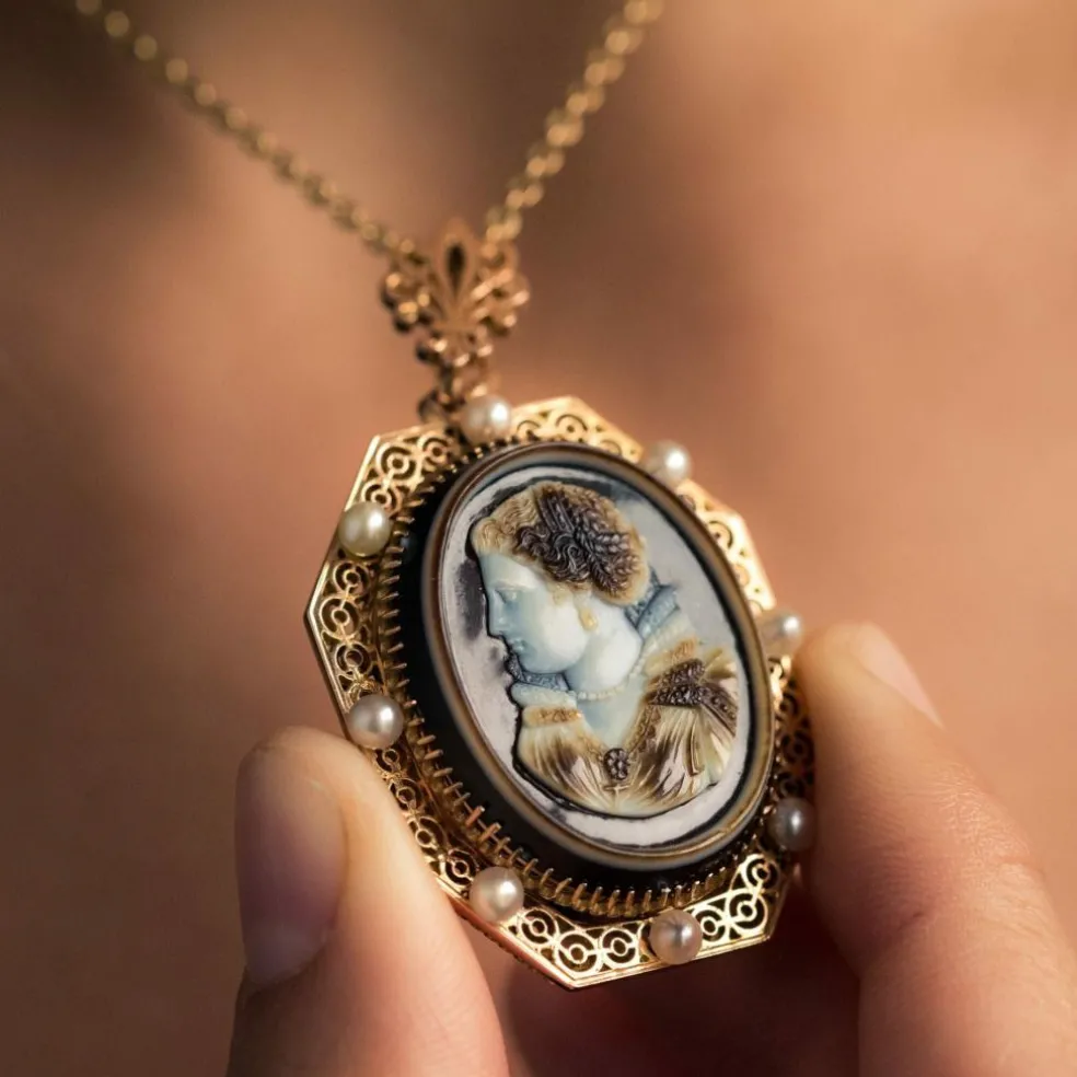 Pendentif - Broche Aucoc Camée ancien et ses perles