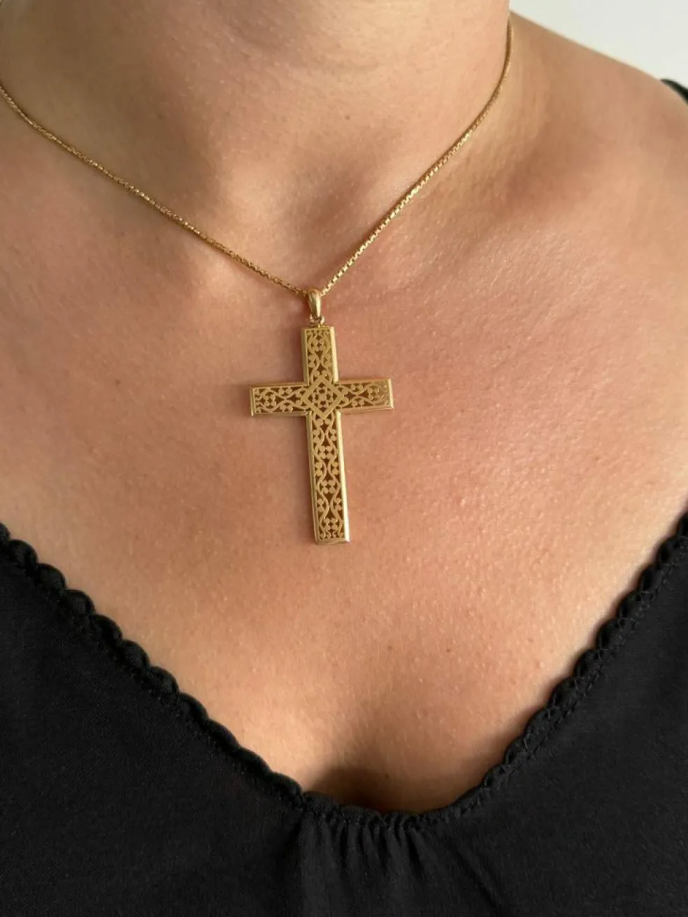 Pendentif - croix en or ajouré