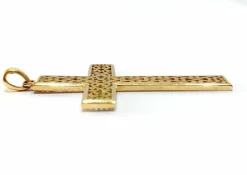 Pendentif - croix en or ajouré