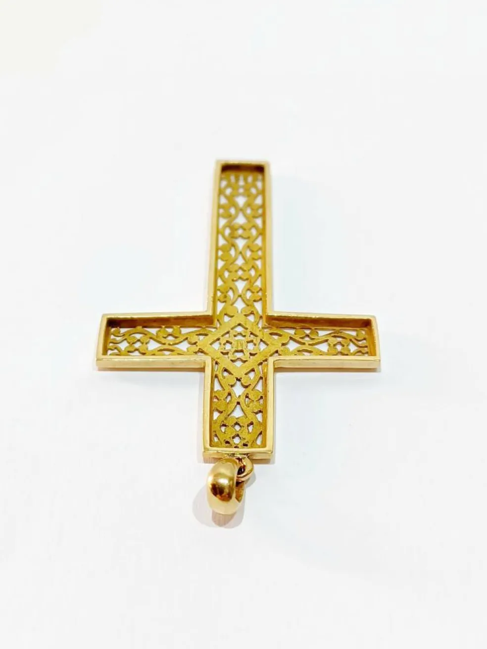 Pendentif - croix en or ajouré