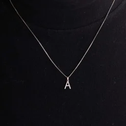 Pendentif "A" or blanc 18 carats diamants