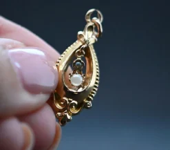 Pendentif ajouré en or 18 carats avec perles