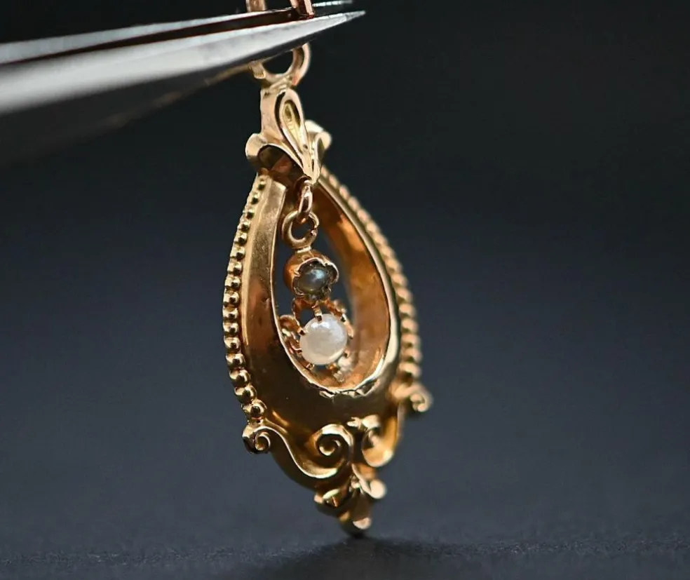 Pendentif ajouré en or 18 carats avec perles