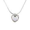Pendentif ancien et sa chaine perle fine et diamants