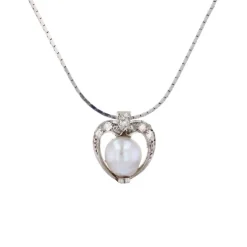 Pendentif ancien et sa chaine perle fine et diamants