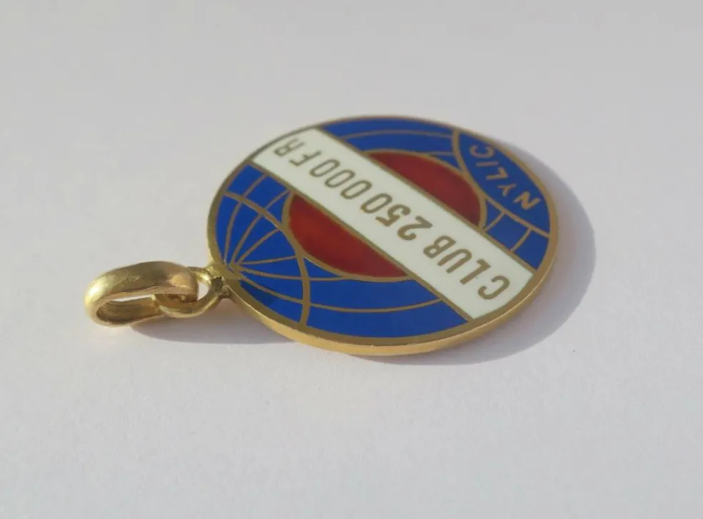 Pendentif ancien globe terrestre New York Life insurance Company émail