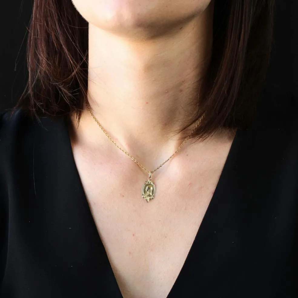 Pendentif ancien or jaune Sainte Thérèse