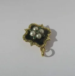 Pendentif ancien trèfle or rose, perles, émeraudes, émail