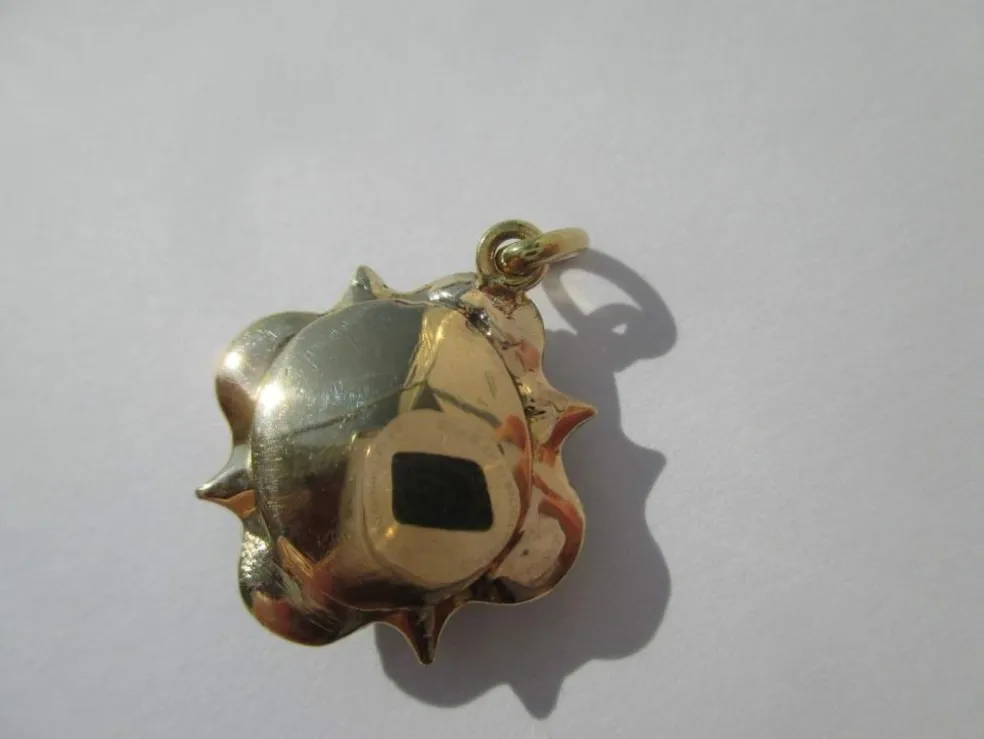 Pendentif ancien trèfle or rose, perles, émeraudes, émail