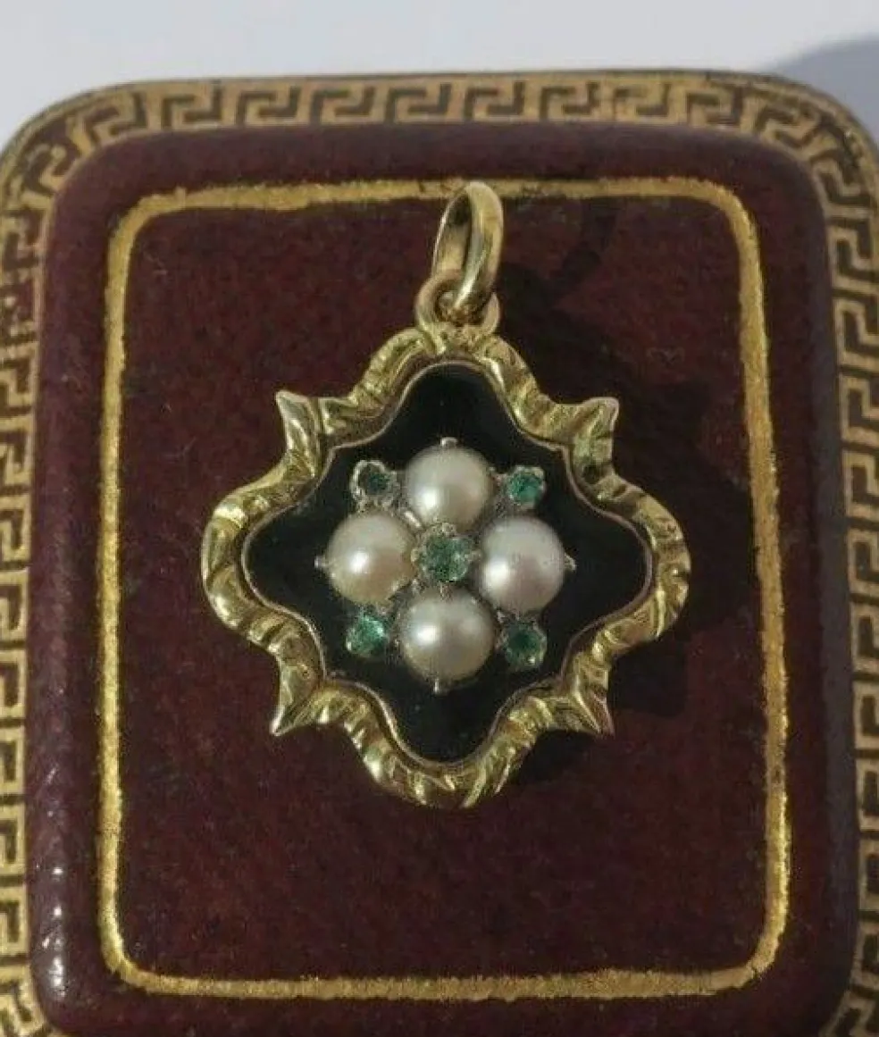 Pendentif ancien trèfle or rose, perles, émeraudes, émail