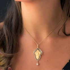 Pendentif ancien Vierge saphir perle fine