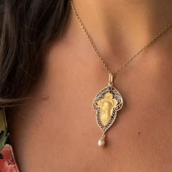 Pendentif ancien Vierge saphir perle fine