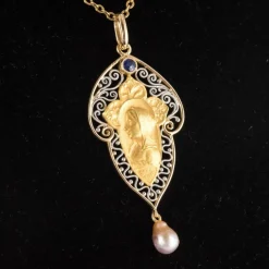 Pendentif ancien Vierge saphir perle fine