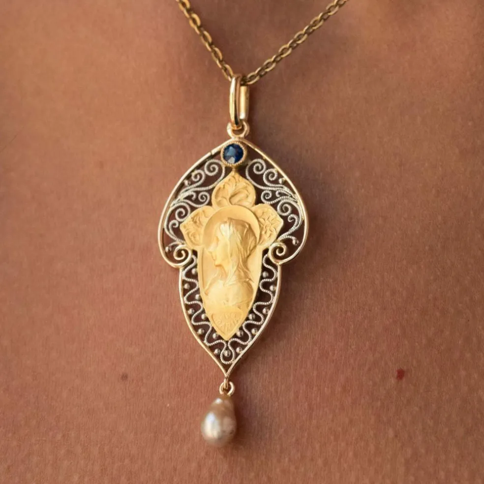 Pendentif ancien Vierge saphir perle fine