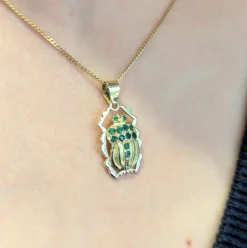 Pendentif animalier en or jaune et émeraudes