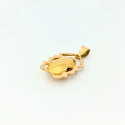 Pendentif animalier en or jaune et émeraudes