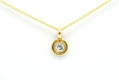 Pendentif Années 70 en or jaune serti d'un diamant