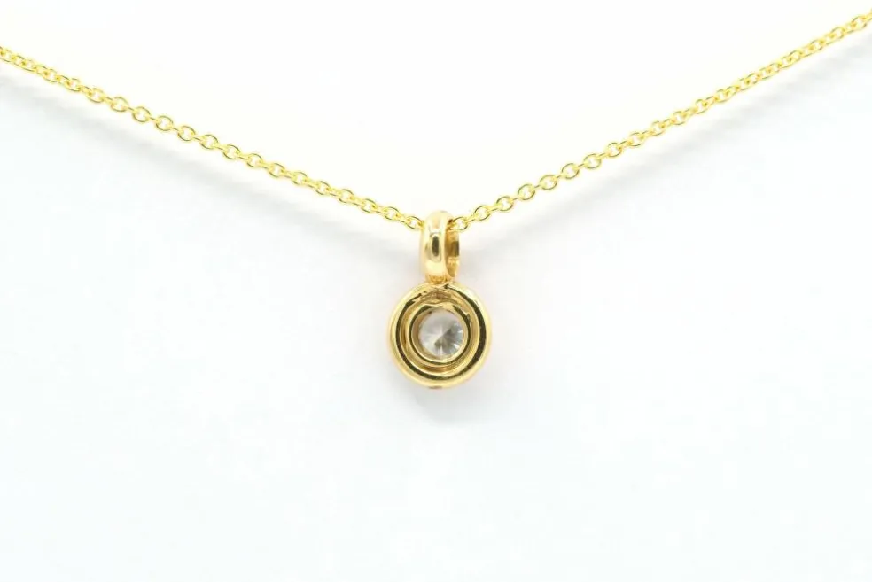 Pendentif Années 70 en or jaune serti d'un diamant