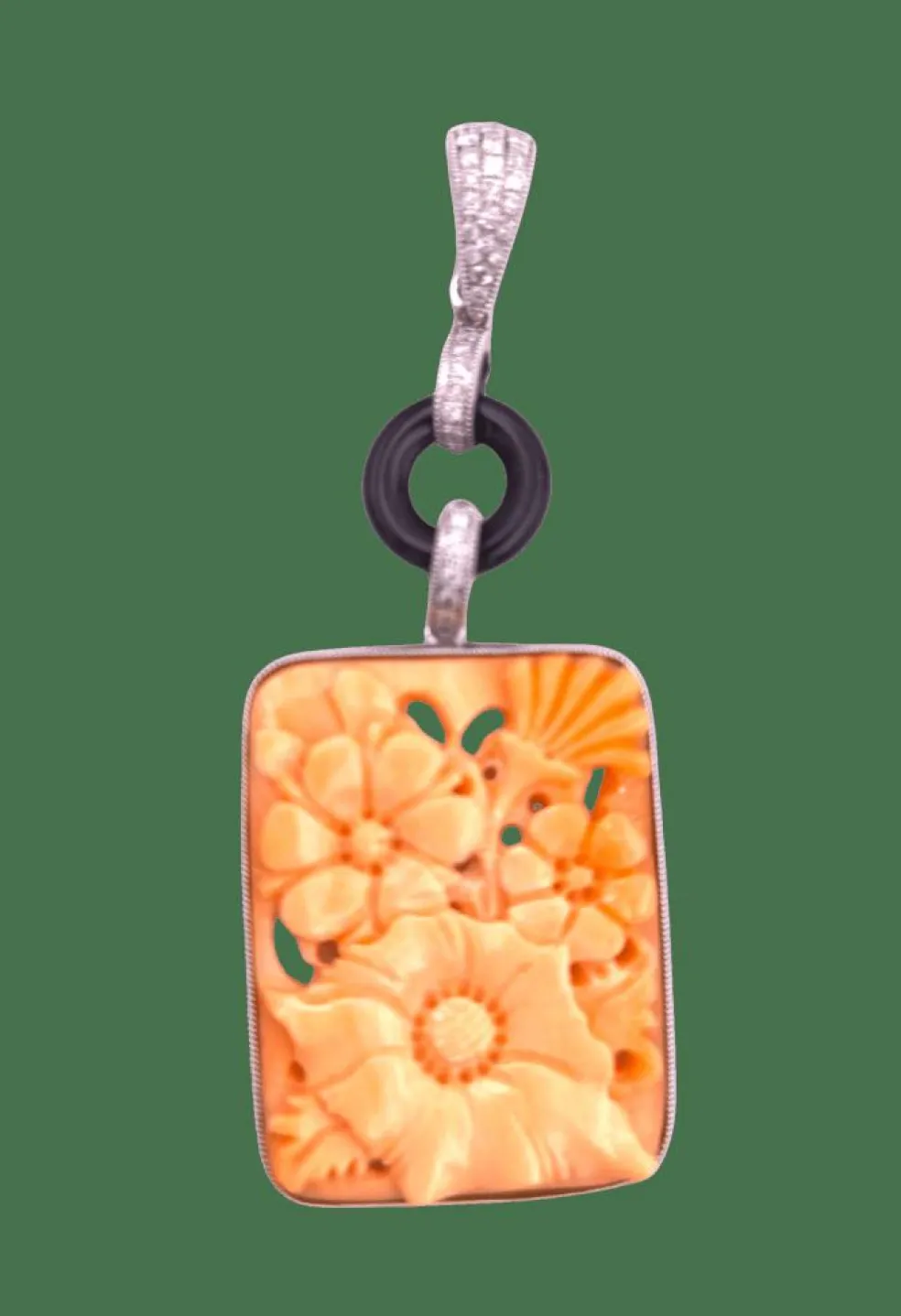 Pendentif art deco en or orné de corail onyx et diamants