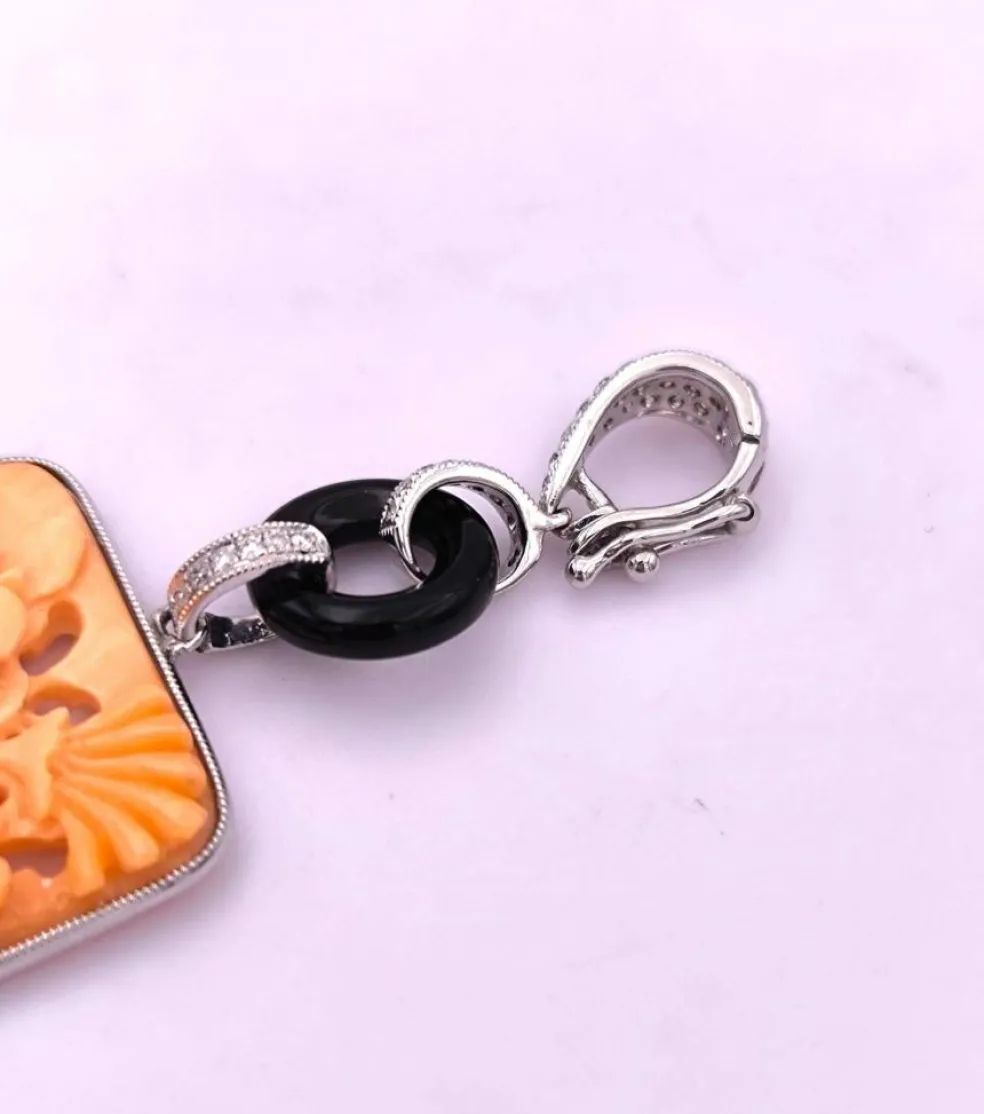 Pendentif art deco en or orné de corail onyx et diamants