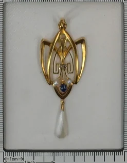 Pendentif Art Nouveau avec diamants, saphir et perle rare
